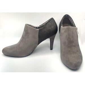 Dexaflex Gray Suede Ankle Boots